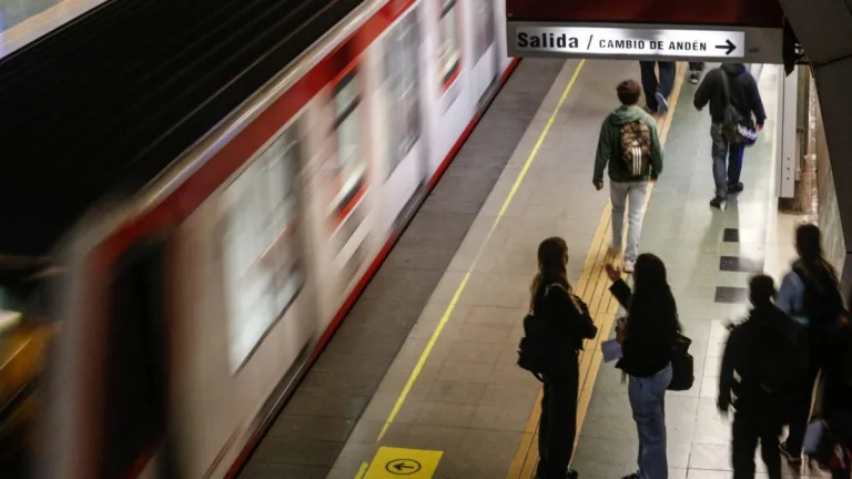 Cómo va la incorporación de puertas de andén en la Línea 1 del Metro de Santiago