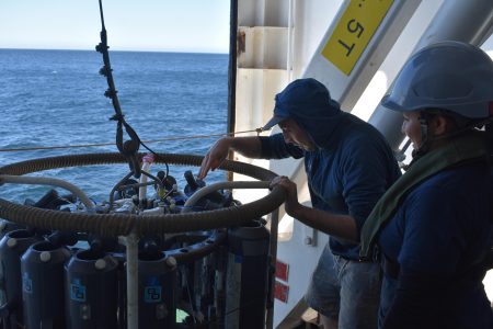 Científicos recuperan con éxito valiosos datos desde la Fosa de Atacama tras compleja operación
