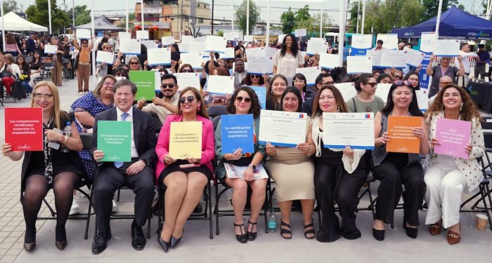 Chile certifica a primeras 200 personas cuidadoras y acelera la creación de un sistema de cuidados