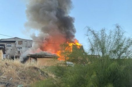 Incendio se registra en toma Nueva Esperanza en Cerrillos: al menos cuatro viviendas destruidas