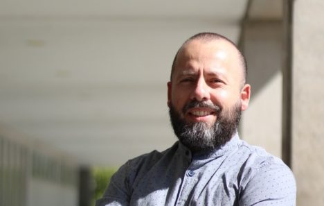 Cientista Christopher Martínez: Jara "tiene que marcar un cambio radical" que "enoje" a sus bases