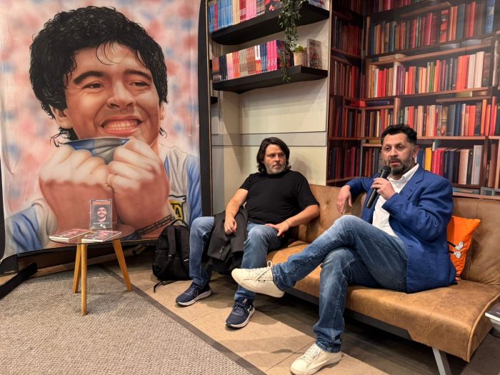 Ideología, contracultura y gambetas: libro revela el Chile secreto en la vida de Maradona