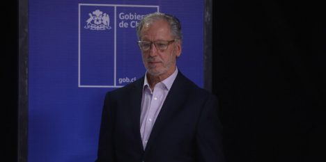 Ministro García enfrenta críticas por "sacar pie del acelerador" a nueva Ley de Pesca