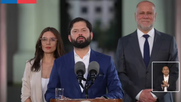 Presidente Boric felicita desde La Moneda a Jara y Kast por paso a segunda vuelta