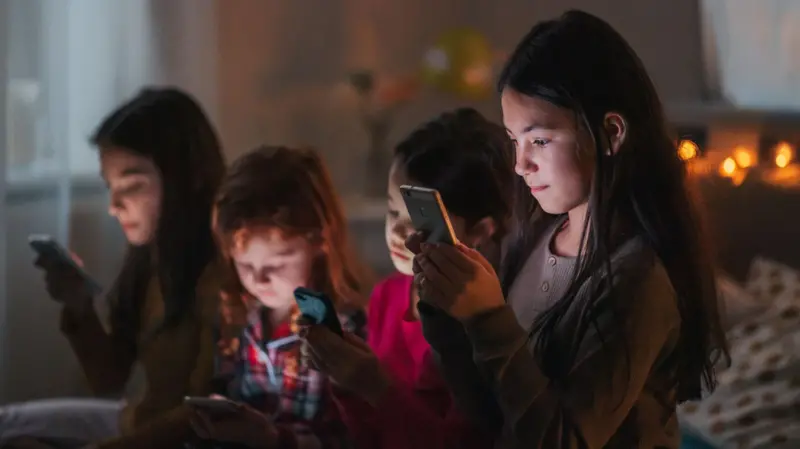 Australia: cómo se aplicará la prohibición de acceso a redes sociales para menores de 16 años