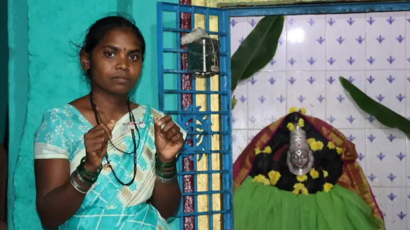 Devadasis, las jóvenes entregadas a dioses que quedan atrapadas en una vida de explotación sexual