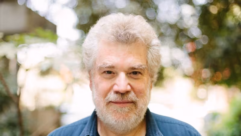 Profesor de Cambridge: programas de Jara y Kast no van "al fondo del asunto" sobre extractivismo