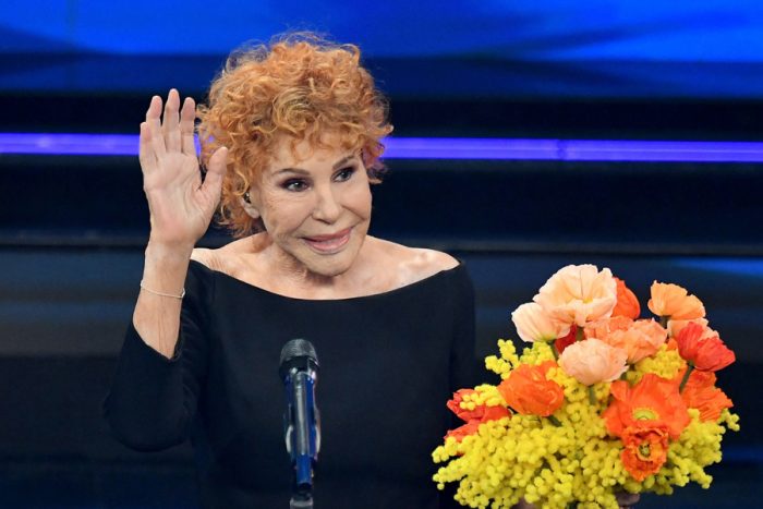 Italia llora la muerte de Ornella Vanoni, voz inconfundible de la música italiana