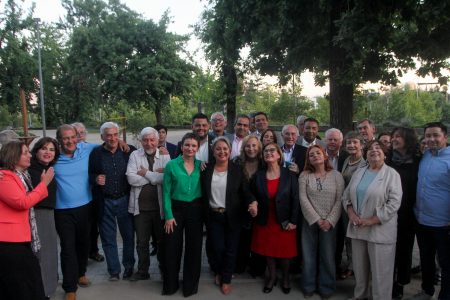 Elevar el tono y abrazar a la ex Concertación: las apuestas de Jara en la recta final de campaña