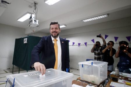 Kaiser votó en Providencia: "En Chile cada vez menos gente está respetando la ley"