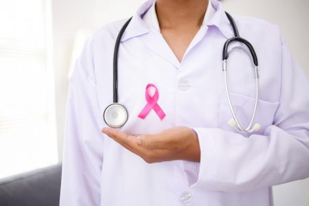 Cáncer de mama en Chile: más casos en mujeres jóvenes y la urgencia de detectarlo a tiempo