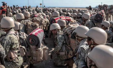 Cerca de 50 militares peruanos se instalan en frontera con Chile para frenar ingreso de migrantes