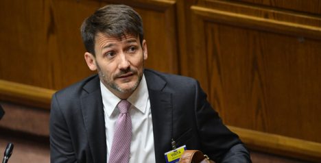 Senado desactiva ofensiva opositora contra Pardow y entierra acusación por polémica tarifaria