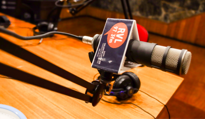 Radio Valentín Letelier prepara programa especial por jornada electoral y aniversario número 64