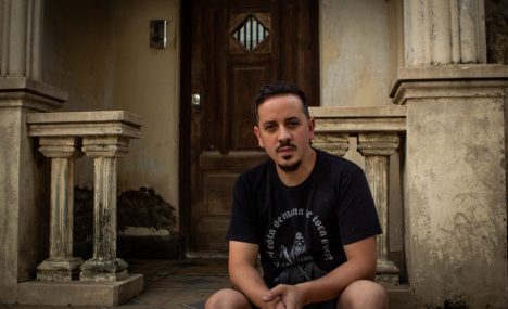 Ilustrador: “Lo más probable es que la IA generativa se cargue primero a los artistas digitales”