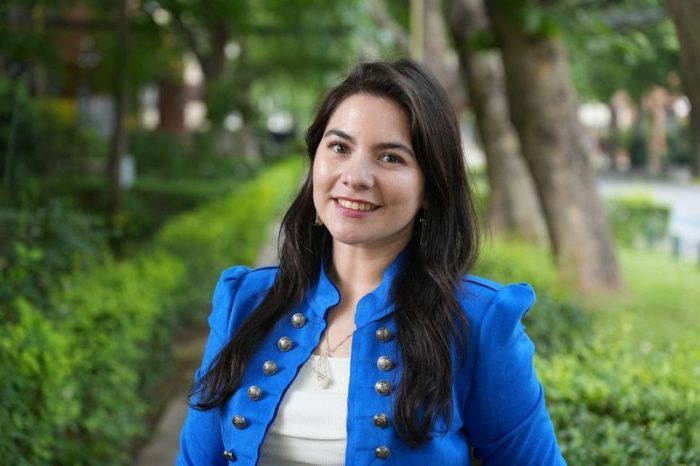 Profesora chilena de música es premiada por los Latin Grammy