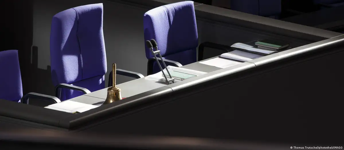 Por qué las mujeres se están retirando de la esfera pública