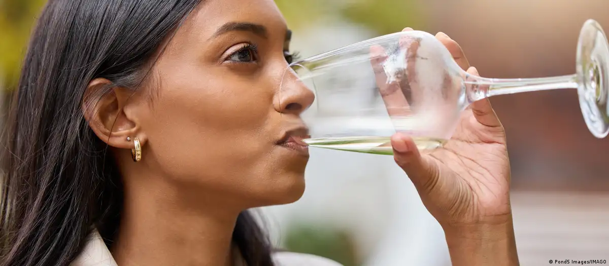 Comprobado: el alcohol afecta más a las mujeres. ¿Por qué?