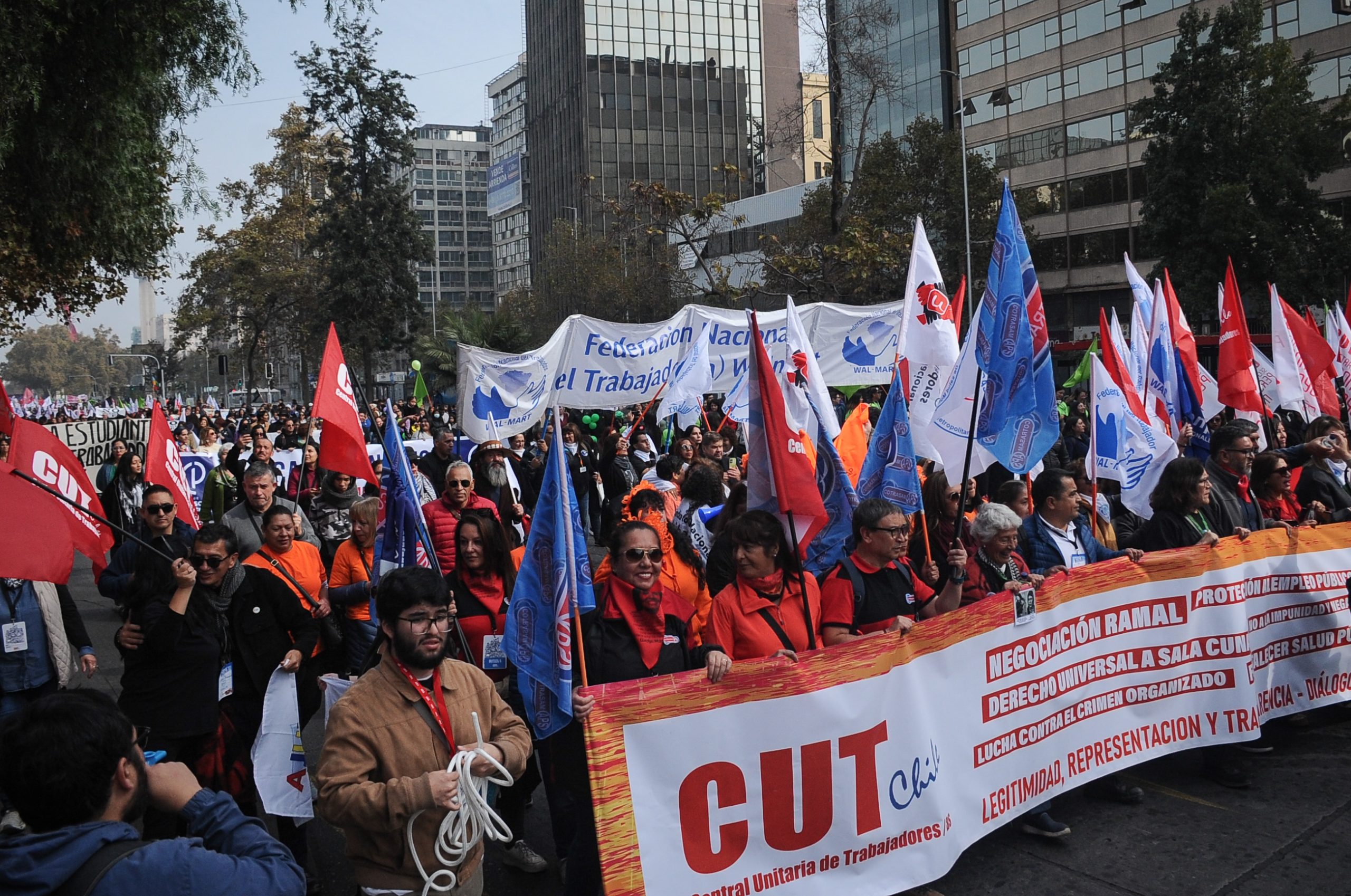 “Gobierno indolente”: Críticas a gestión de Kast marcan Día del Trabajador en Santiago y Valparaíso
