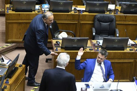 PS cierra mal el 2025: diputados respaldan a Manouchehri ante solicitud de desafuero de Espinoza