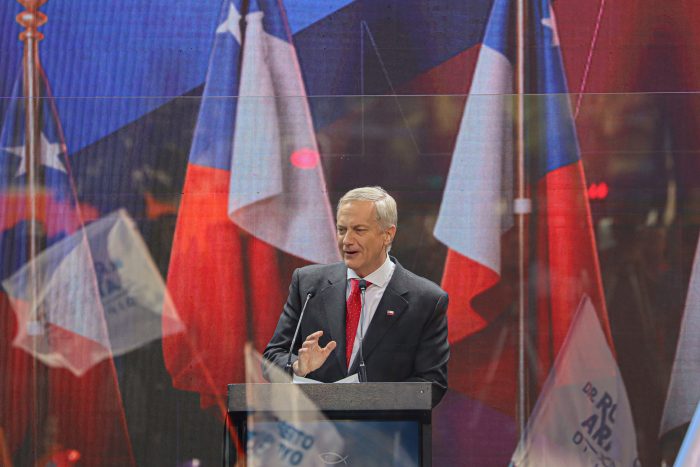 “Jara es Boric, Boric es Jara”: Kast cierra con fuertes críticas campaña en Concepción