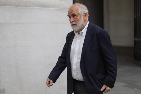 "Es un problema humanitario": Ministro Montes defiende expropiación de terrenos en San Antonio