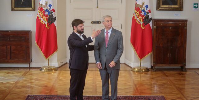 Kast y Boric dan inicio a la transición: actual mandatario pide continuidad a políticas de Estado