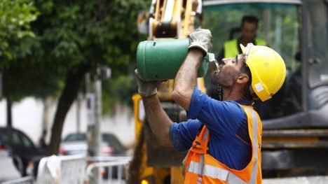 Calor extremo en Chile: por qué aumenta el riesgo de accidentes laborales