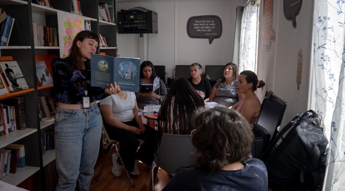 Libertad en Versos: Mujeres y disidencias privadas de libertad exploraron obra de Gabriela Mistral