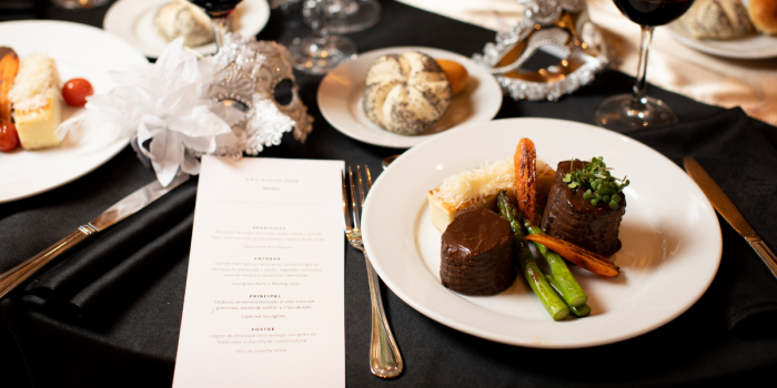 Celebraciones de Año Nuevo fuera de casa: gastronomía, espectáculo y fiestas inolvidables