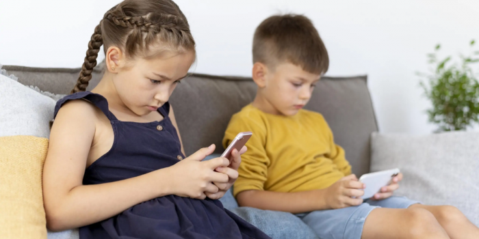 Verano y pantallas: expertos alertan sobre impacto en neurodesarrollo, hábitos y bienestar infantil