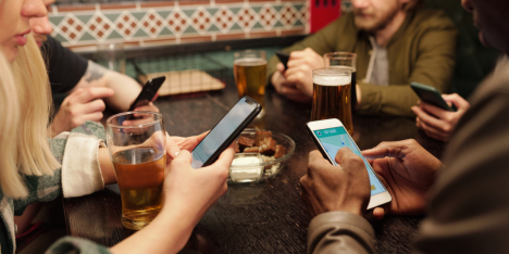 Generación Z: la audiencia que desafía a medios y marcas con algoritmos y exigencia de autenticidad