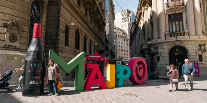 "Navidad entre Copas”: vinos del Maipo y espíritu festivo llenan el casco histórico de Santiago