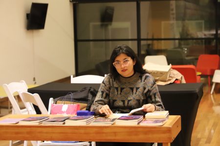 Libro revisa, desde la poesía, el caso quemados en la bodega de Kayser