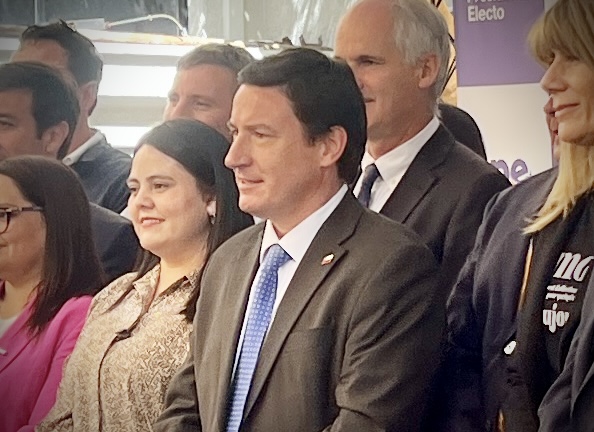 Squella zanja nuevo tono con futura oposición: Kast exigirá “debate de ideas, no descalificaciones”