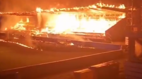 Hinchas incendian estadio de su club tras descenso a la segunda división en Finlandia