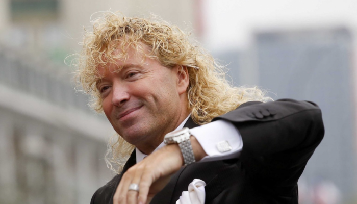 Leonardo Farkas entrega viviendas a afectados del megaincendio tras donar su mansión