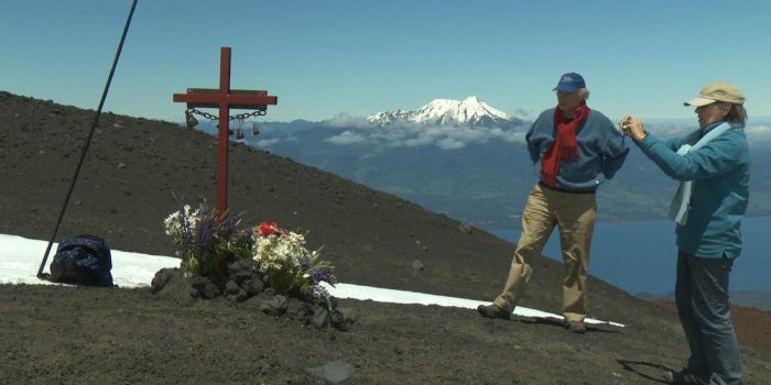 A orillas del lago Llanquihue buscan los restos de joven neerlandés desaparecido en 1985