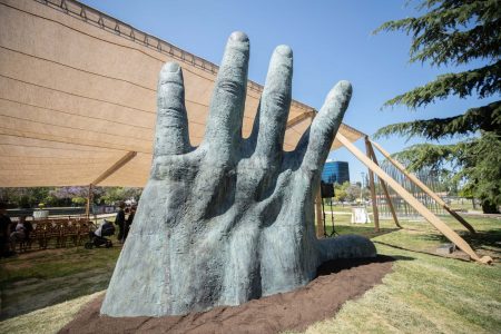 Muestra "El encuentro de las manos" en Providencia
