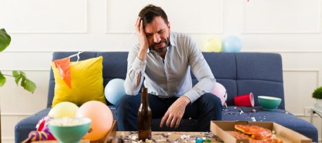 Resaca en fiestas de fin de año: nutricionista entrega claves para prevenirla y aliviar sus síntomas