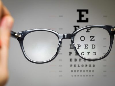 Salud visual: especialista aclara mitos comunes y advierte riesgos reales para los ojos