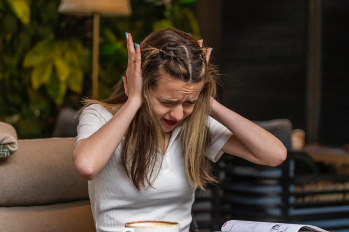 Estrés de fin de año y salud auditiva: cómo afecta a tus oídos y cómo prevenir daño