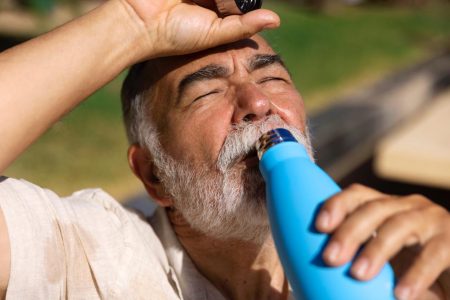 Golpes de calor en personas mayores: síntomas, riesgos y cómo prevenirlos ante altas temperaturas