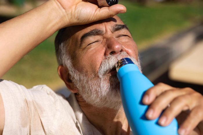 Golpes de calor en personas mayores: síntomas, riesgos y cómo prevenirlos ante altas temperaturas