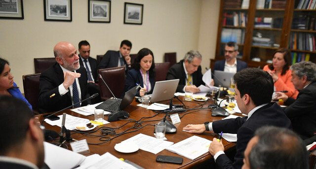 Gobierno pisa el acelerador: comisión del Senado despacha reforma que endurece reglas para partidos