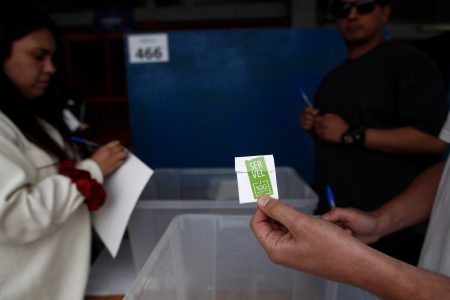 Comenzó el conteo de votos en todo el país: cierre oficial de mesas inicia definición presidencial