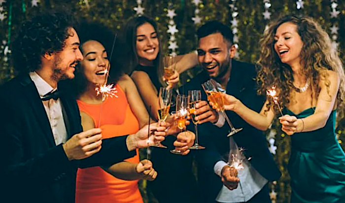 Guía para escoger el color para tu outfit de fin de año y atraer lo que deseas