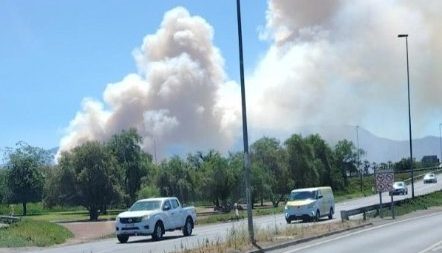 Incendio forestal en Pudahuel obliga a declarar segunda alarma cerca de la Ruta 68 y aeropuerto
