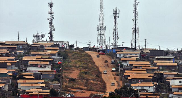 Gobierno confirma expropiación en megatoma de San Antonio a días del plazo de desalojo