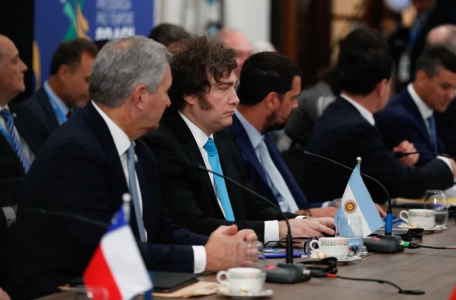 Milei insta al Mercosur a secundar la presión militar de EE.UU. contra Venezuela